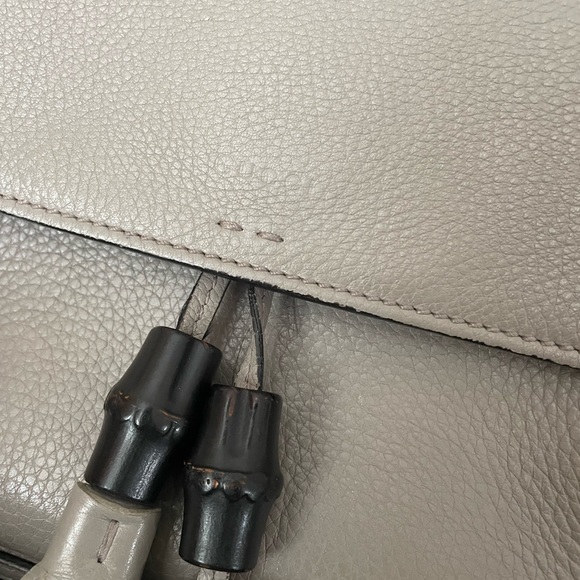 Authentic GUCCI Tasseled Lady Bamboo grey leather single flap crossbody bag. - Picture 4 of 16